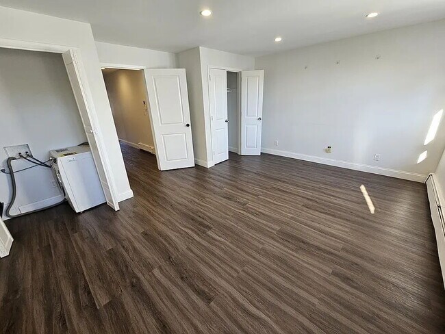 Building Photo - Discover stunning city views from your bedroom