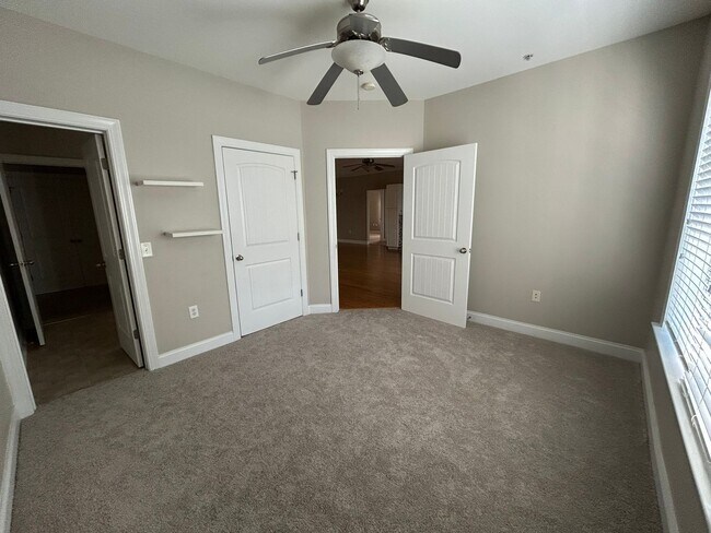 Building Photo - 300 Gateway Condos Dr