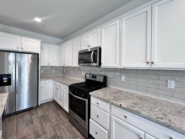 Building Photo - 6692 E Cambridge Ave