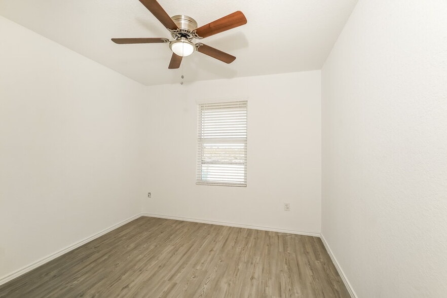 Building Photo - 1221 White Willow