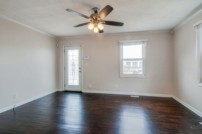 Building Photo - 821 W McKennie Ave