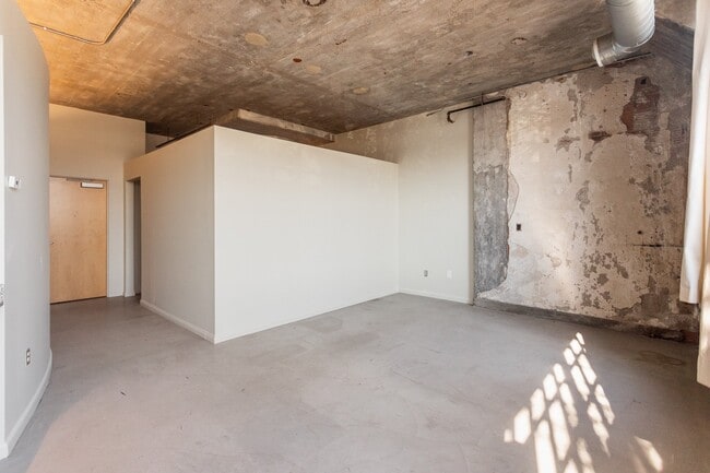 Building Photo - 41 Burroughs St