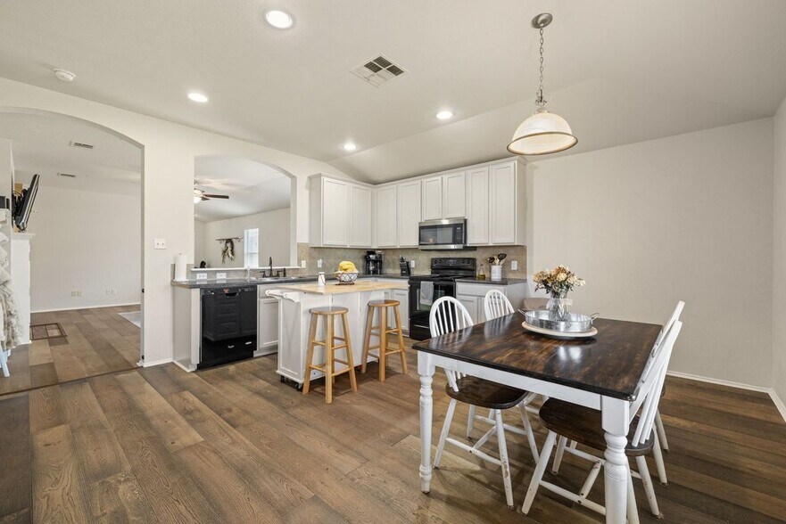 Building Photo - 718 Sugar Brook Dr