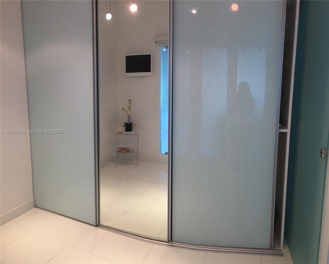 Building Photo - 900 Biscayne Blvd