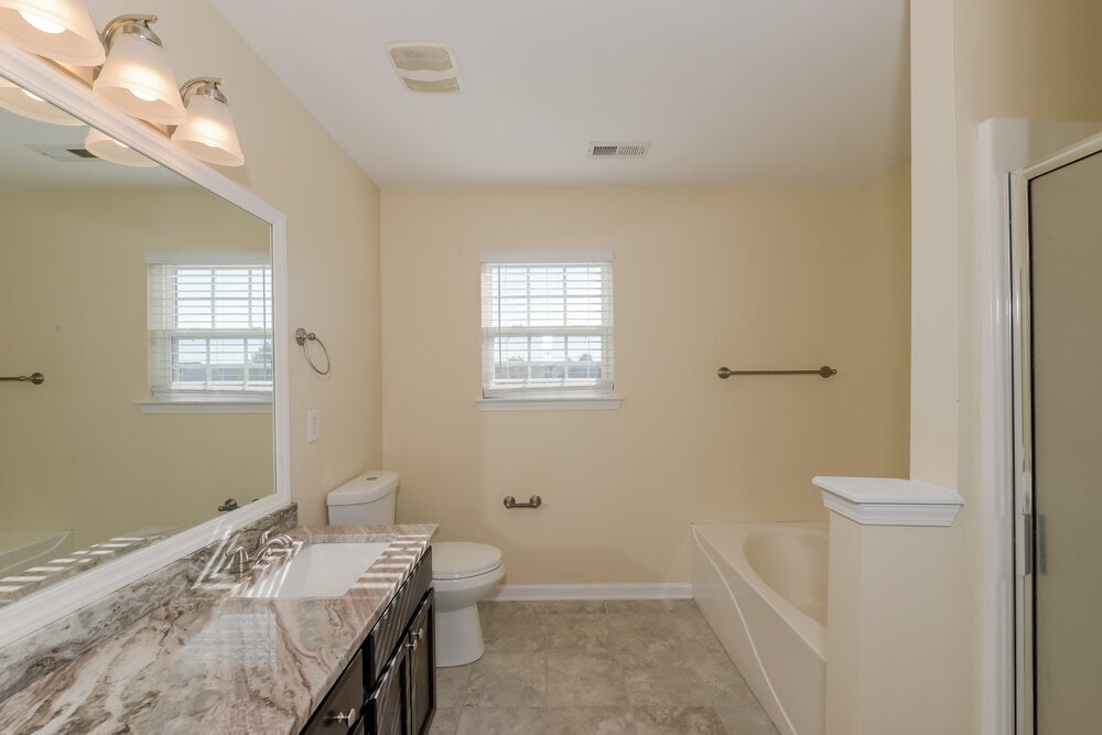 Building Photo - 1043 Vanguard Dr