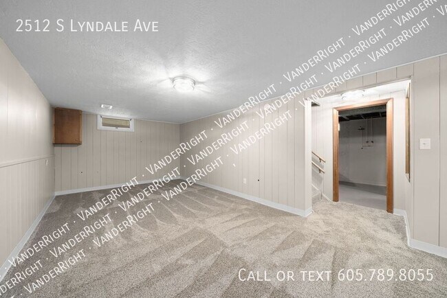 Building Photo - 2512 S Lyndale Ave