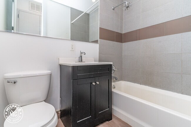 Building Photo - 163 Troutman St