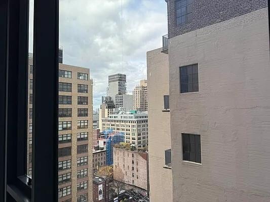 Building Photo - 570 Broome St