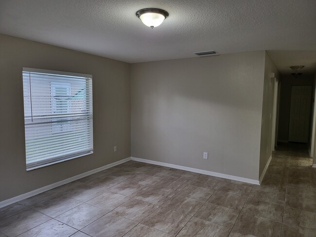 Building Photo - E9th