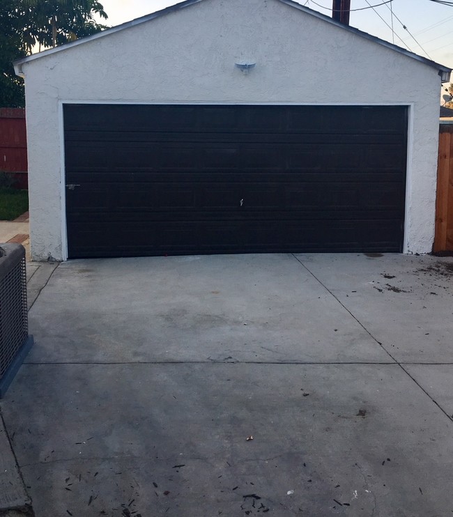 garage - 5017 W 123rd Pl