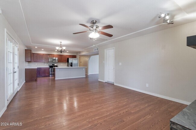 Building Photo - 40 E Balboa Dr