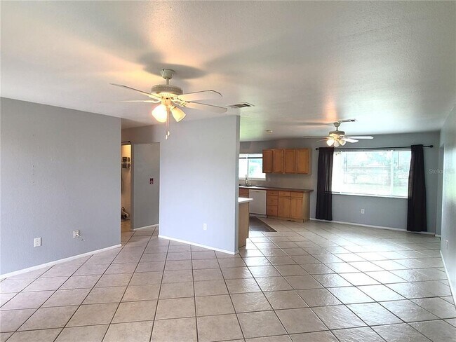 Building Photo - 2605 Pan American Blvd