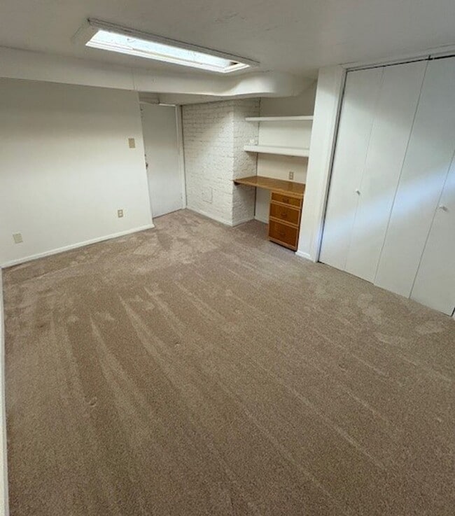 Building Photo - 4 Bedroom Home in Holladay