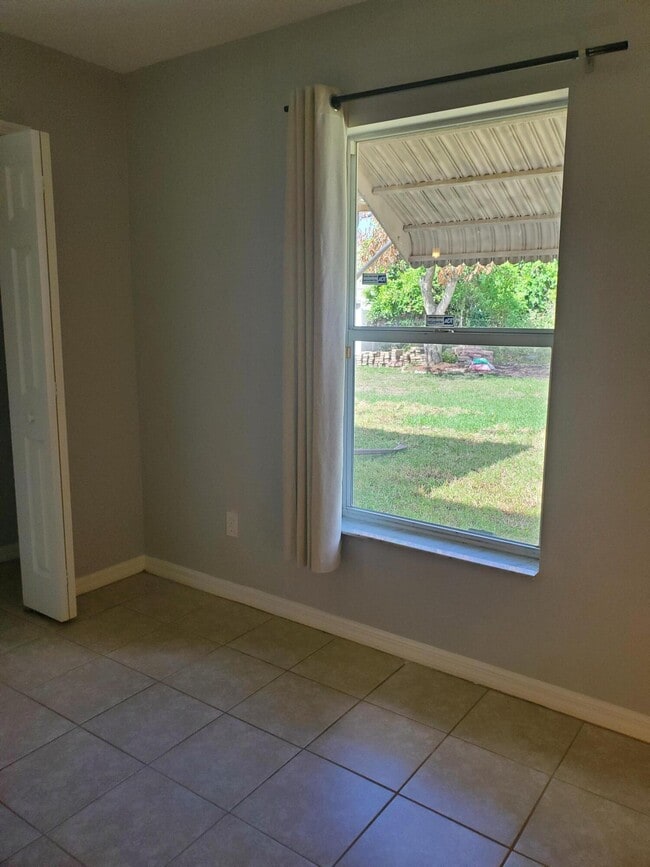 Building Photo - 3234 SW Fillmore St