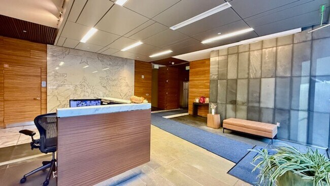 Building Photo - 2BR 2BA @ The BLU in SOMA/South Beach -AMSI