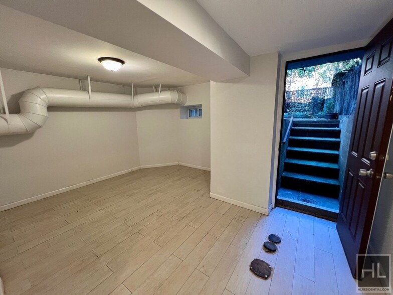 Building Photo - 3BR 2.5BA Garden Level Duplex in Bedstuy T...