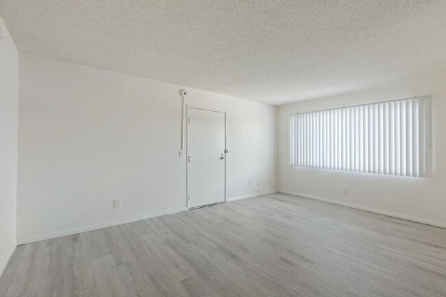 Building Photo - 7233 Loma Verde Ave