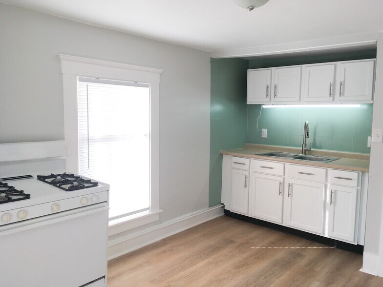 Kitchen - 219 W Oakland Ave