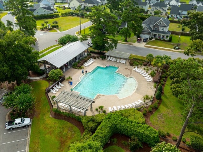 Building Photo - Stunning 4 bedroom 2.5 bath home located in Hampstead Wyndwater Community