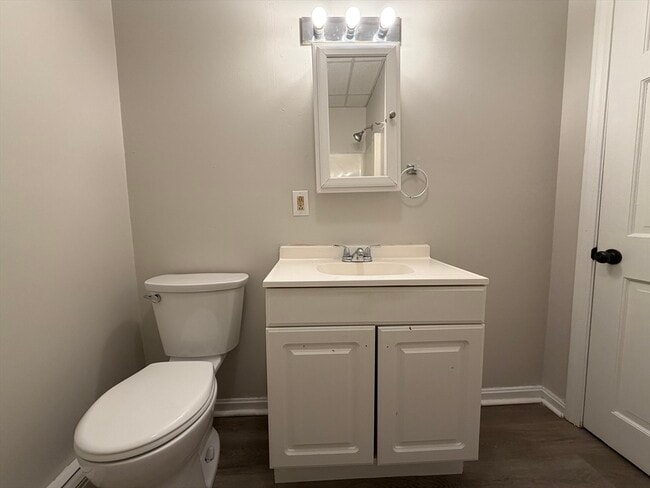 Building Photo - 137 Midland St