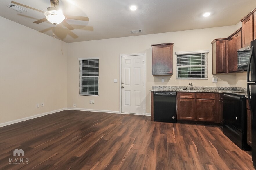 Building Photo - 308 Highwood Ln