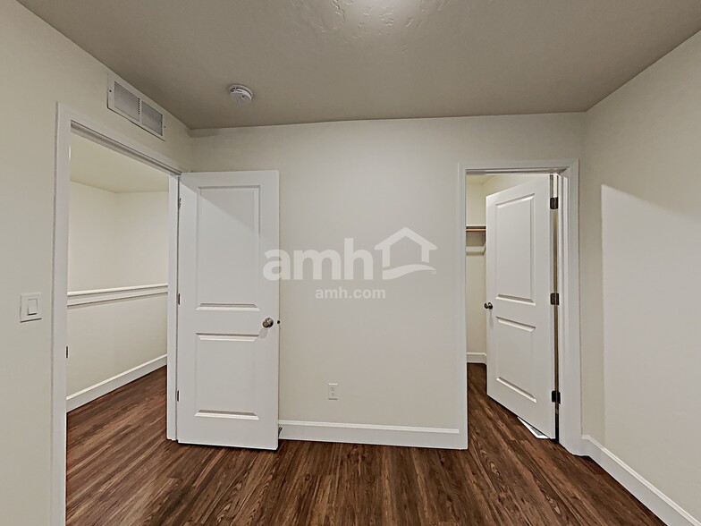 Building Photo - 9447 W Hiden Stream St