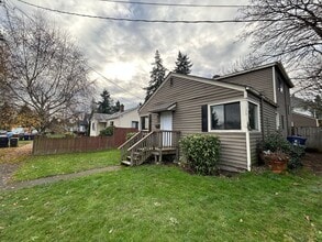 Building Photo - Great Location! 3 bed/ 1BA W/ Garage in Tacoma! 50% Off Rent during your second month!