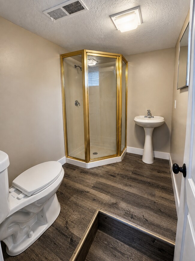 Building Photo - Spacious 4-Bedroom, 2-Bath Home with Updated Interior