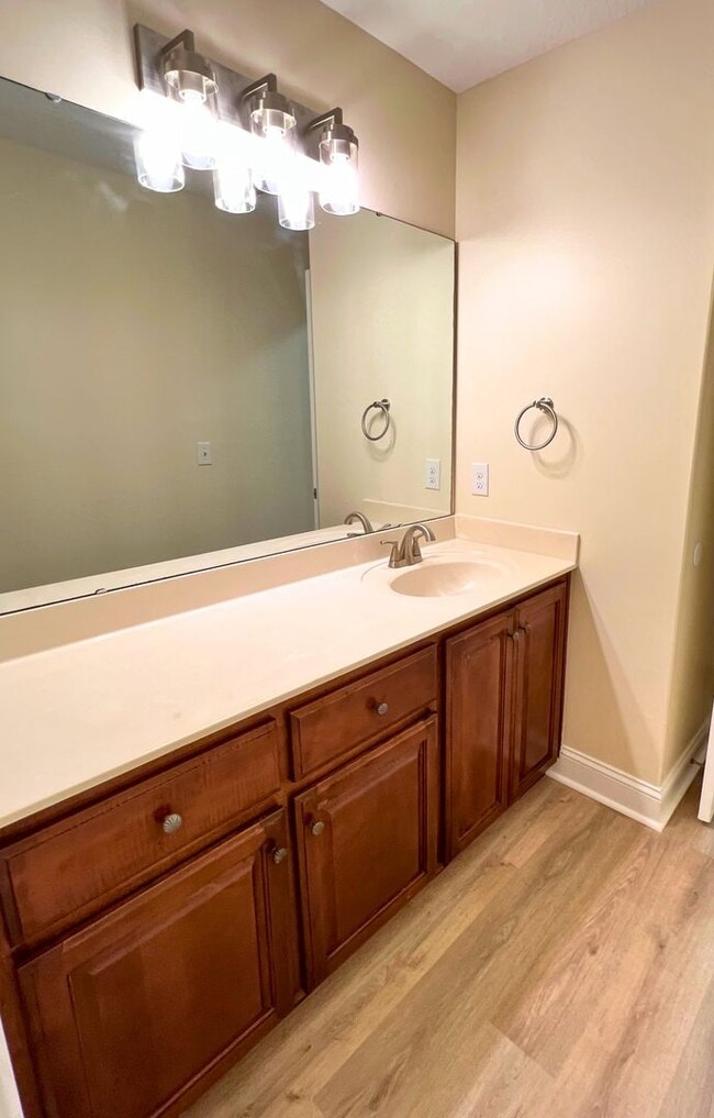 Building Photo - Updated 3/2 close to I95