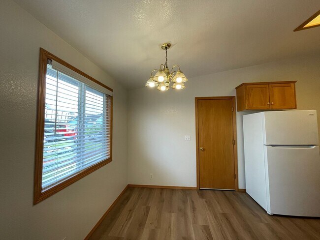 Building Photo - 1399 Chickadee Ct