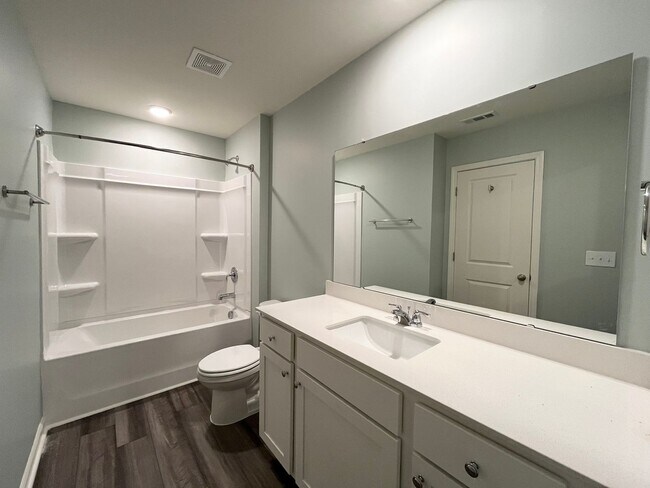 Building Photo - Stunning 3BD, 2.5BA Townhome Near Downtown Durham, RDU Airport, and RTP