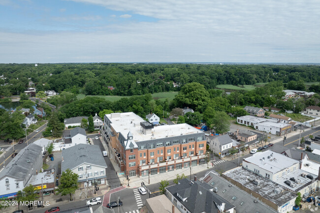 Building Photo - 126 Main St