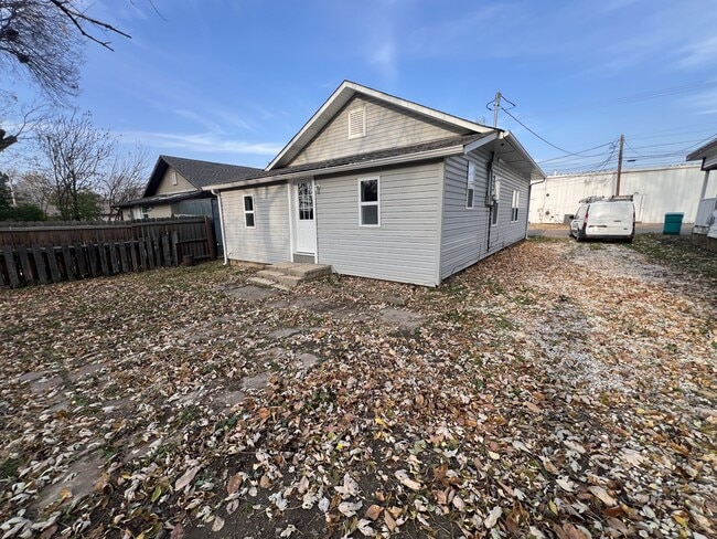 Building Photo - 31 Crockett St