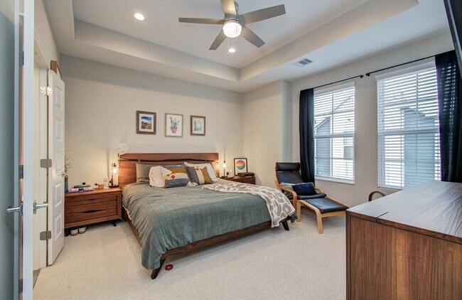 Building Photo - 1221 W Tidwell Rd