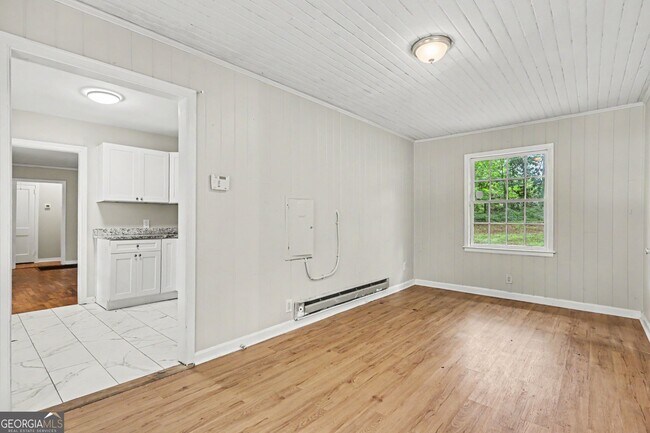 Building Photo - 3743 Poplar Dr