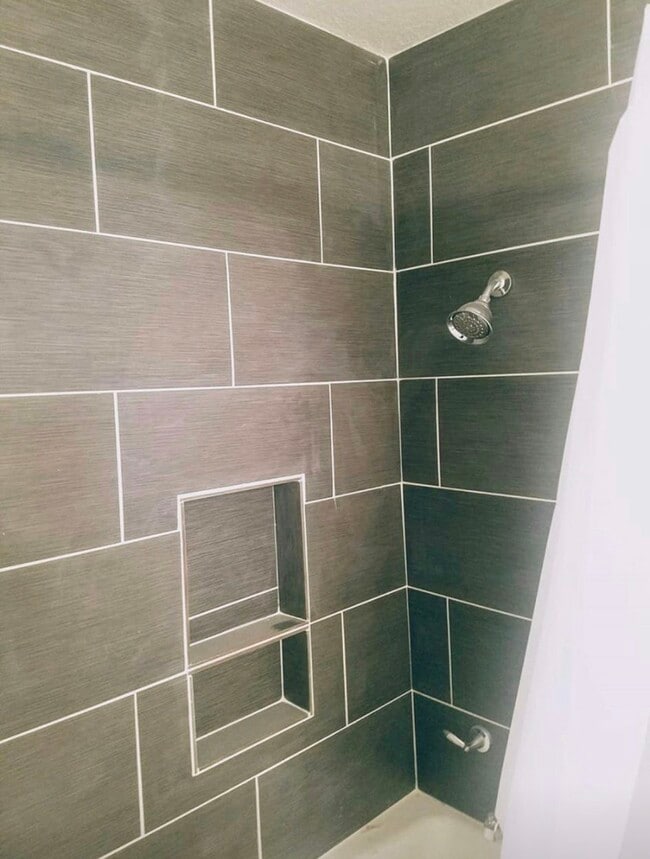 Building Photo - 613 N 1100 West St