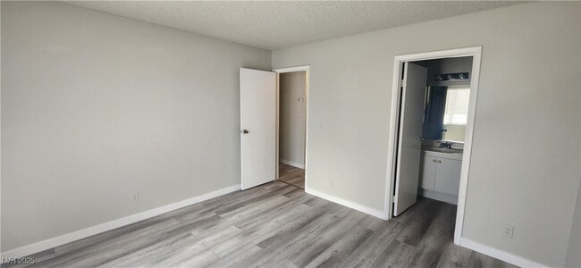 Building Photo - 825 Rock Springs Dr