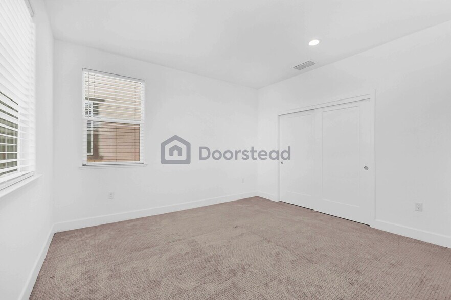 Building Photo - 16819 Karsen Ln