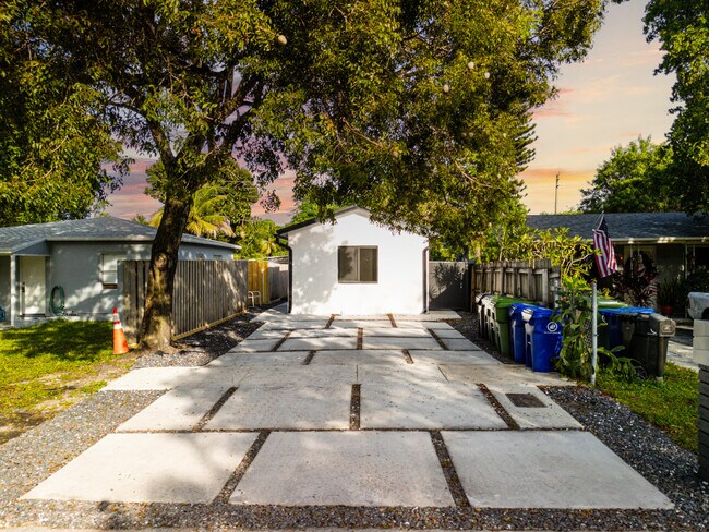 Primary Photo - 1126 NW 4th Ave