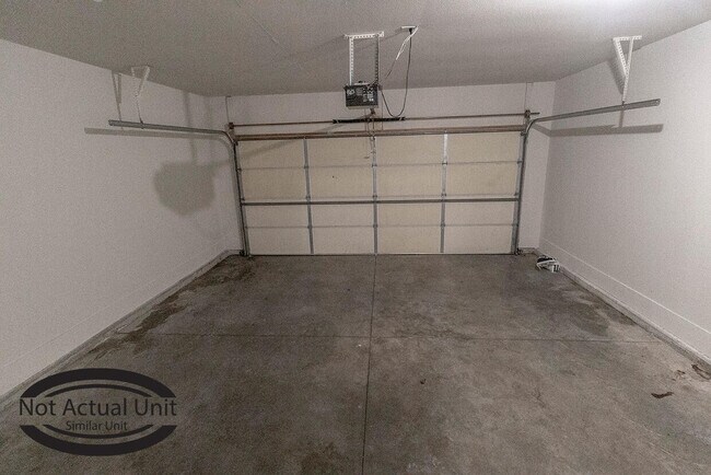 Building Photo - 7392 Arratt Ct