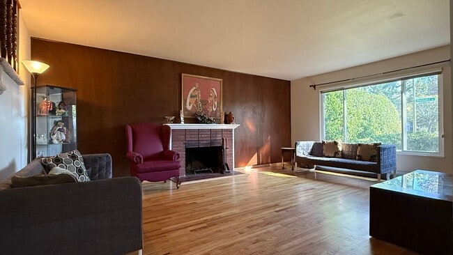 Building Photo - 6BD/3BA – Spacious West San Jose home near schools, shops, and commute routes