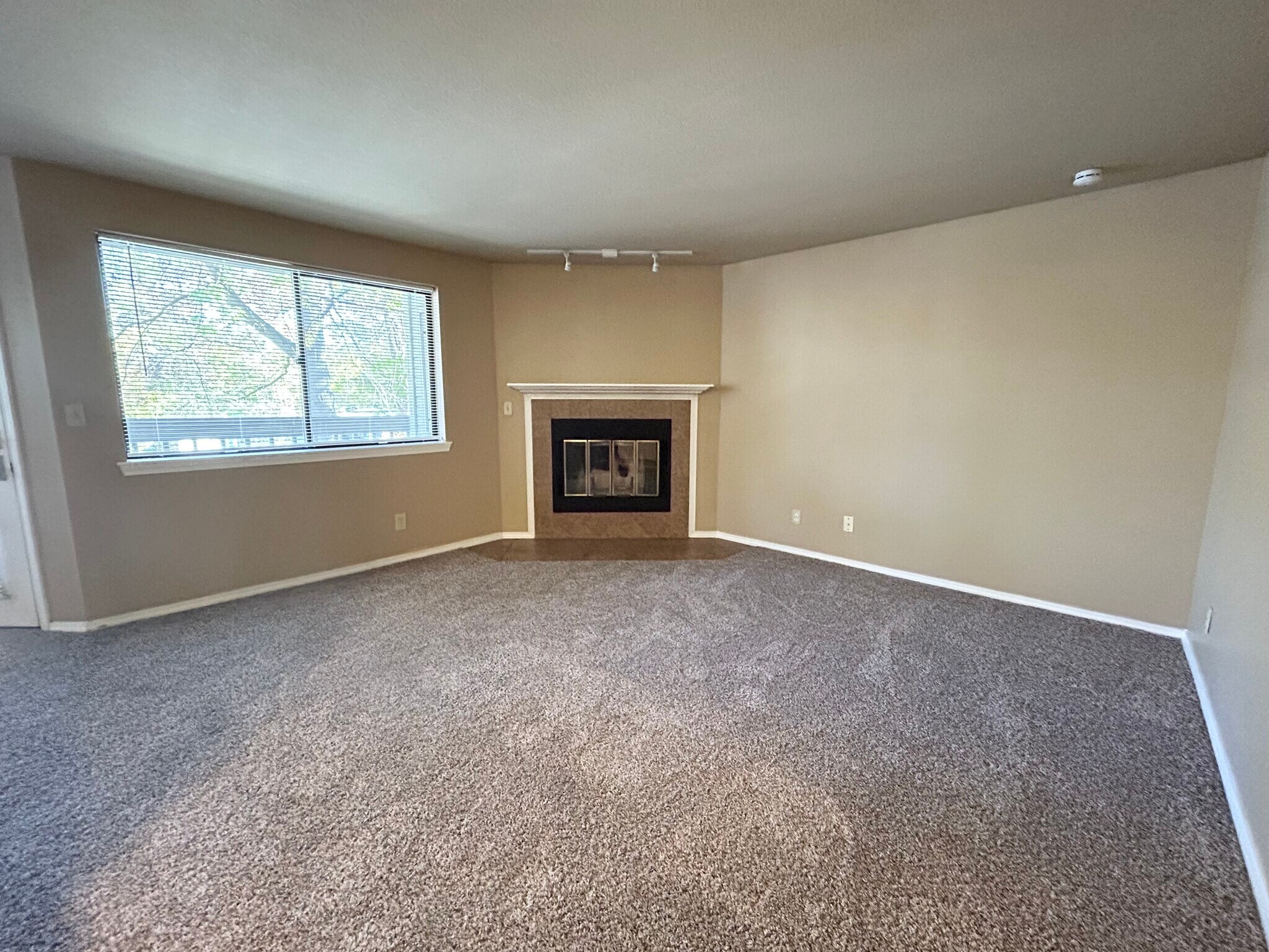 Building Photo - 3757 S Gekeler Ln