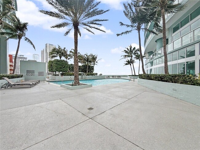 Building Photo - 1900 N Bayshore Dr