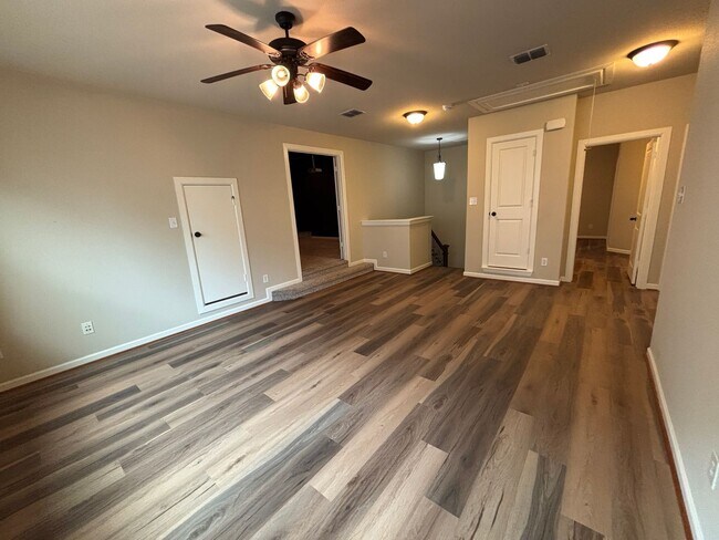 Building Photo - 5 BR/4BA | Updated Single Family Home | 2-Car Garage | Gated backyard