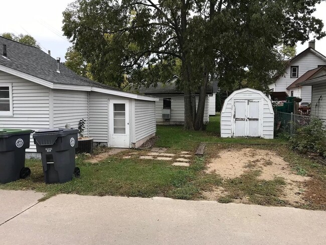 Building Photo - Cozy Home on the North Side