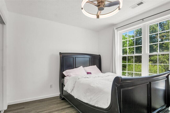 Building Photo - 717 Lantern Pl