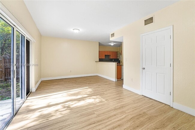 Building Photo - 631 SW 10th St