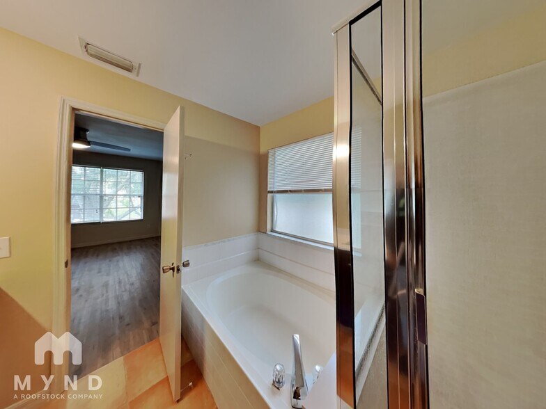 Building Photo - 1938 Blue Fox Ct