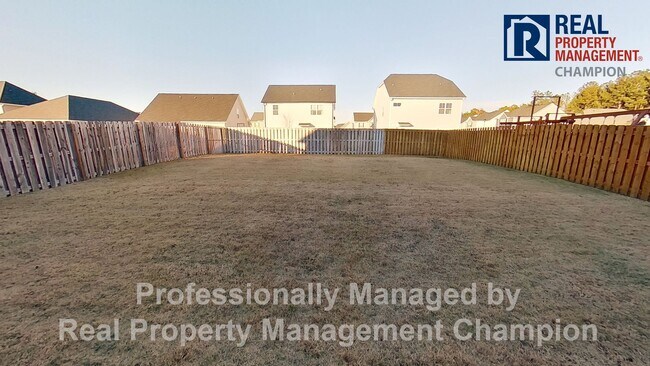Building Photo - Spacious Home with Fenced Yard