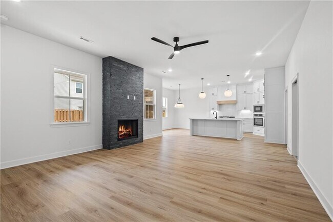 Building Photo - 490 Apollo Dr